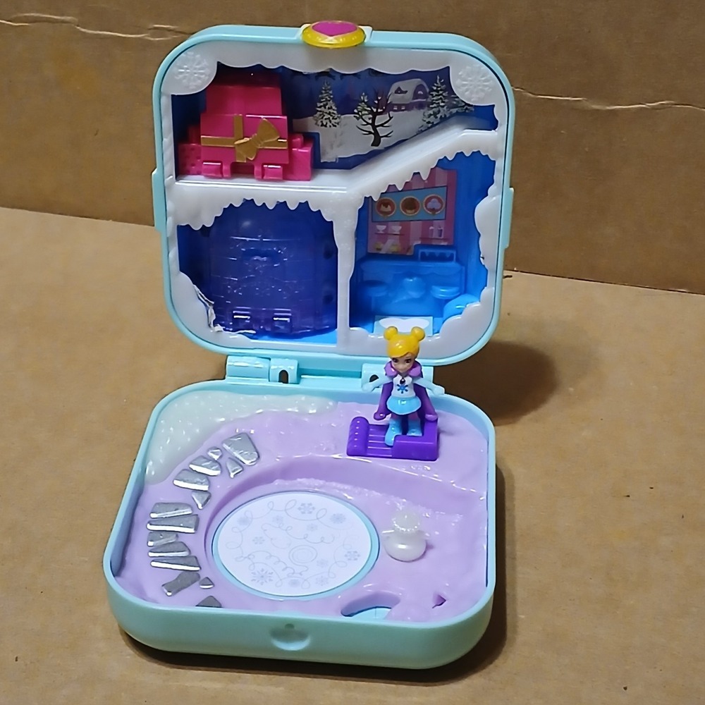 Polly Pocket Compact Playset Frosty Fairytale 2018 GDL85 Snow Winter Ice Skating